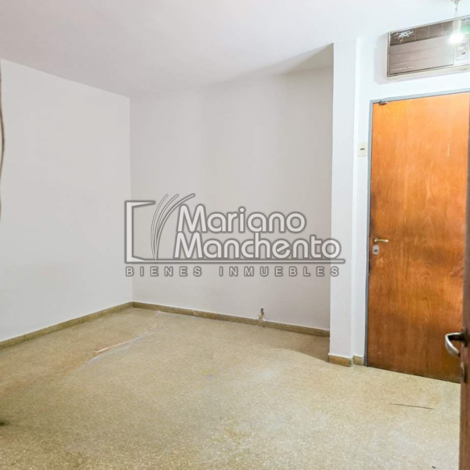 Casa en venta a metros de Av. Fuerza Aerea, sobre Rio Negro — Oportunidad unica