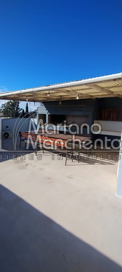 BARRIO UNIVERSITARIO DE HORIZONTE PRIMERA ETAPA, SE VENDE MODERNA CASA DE DISEÑO EN TRES PLANTAS