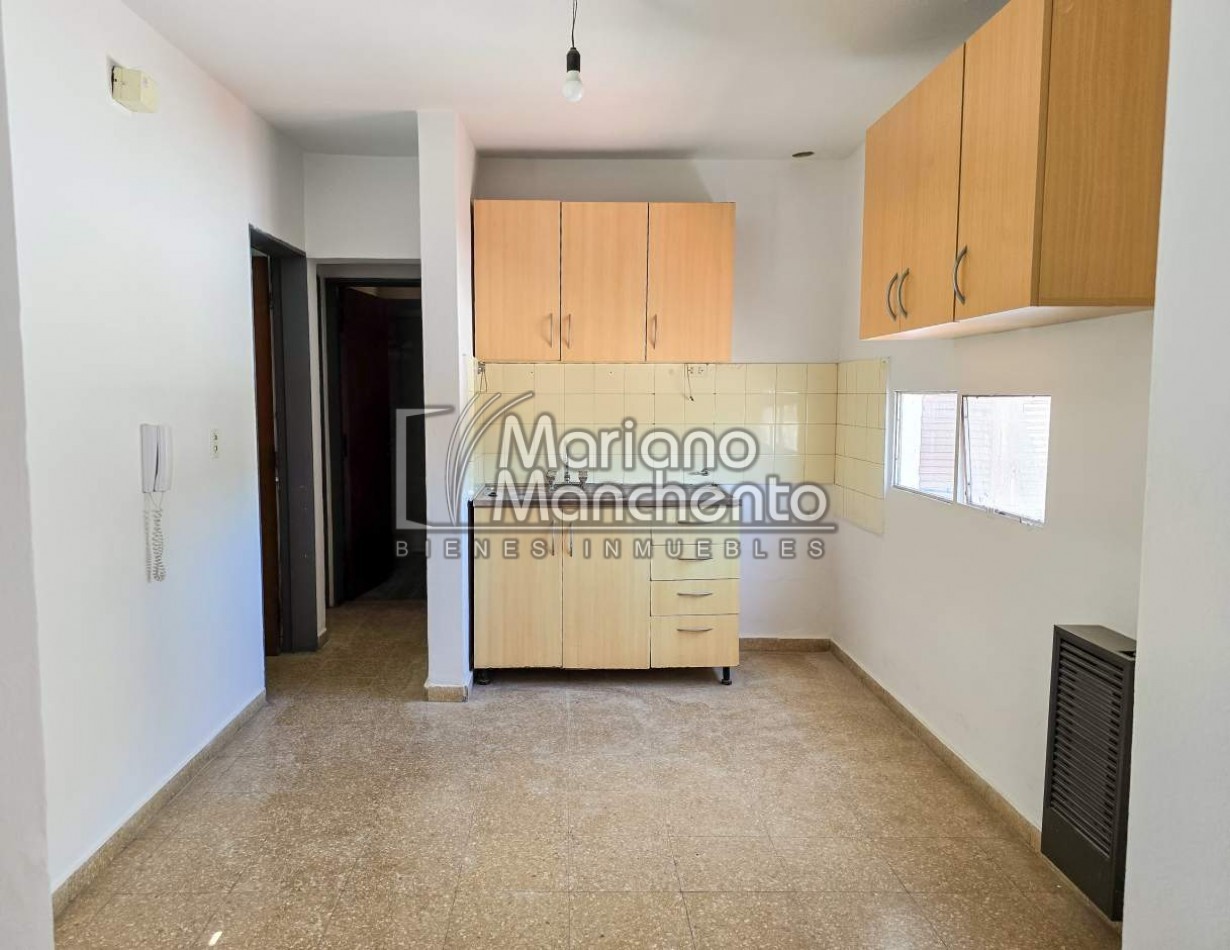 Casa en venta a metros de Av. Fuerza Aerea, sobre Rio Negro — Oportunidad unica