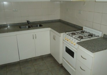 NUEVA CORDOBA, Impecable departamento interno ( contrafrente) BALCON CON ASADOR!! 