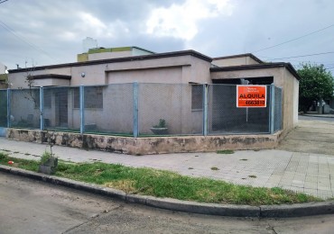 Barrio Rosedal, se alquila propiedad esquina, excelente entorno.  PROXIMAMENTE MEDIADOS DE MARZO.- 