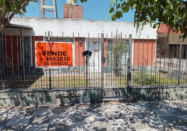 Se Vende Casa para Reciclar en Barrio Los Naranjos, OPORTUNIDAD PARA INVERSION!! 