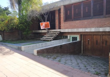 Barrio Alto Alberdi, hermosa casa unica, espaciosa de 3 Dormitorios, amplia y comoda. 