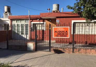 SE ALQUILA CASA ESQUINA CON PEQUEÑO GALPON, BARRIO ATE