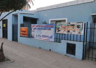 Villa Adela, linda zona a metros de calle principal del barrio.- 
