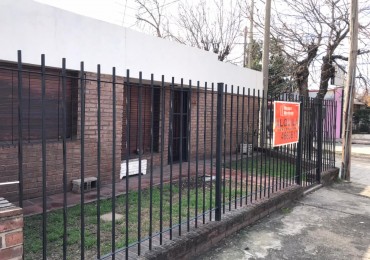 B° AMEGHINO SUR, IMPECABLE VIVIENDA ESQUINA, A METROS DE RUTA 20.- 