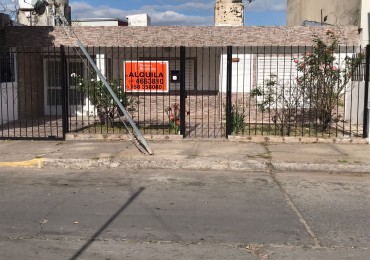 VILLA ADELA, MEJOR ZONA A SOLO UNA CUADRA DE RUTA 20.- IMPECABLE