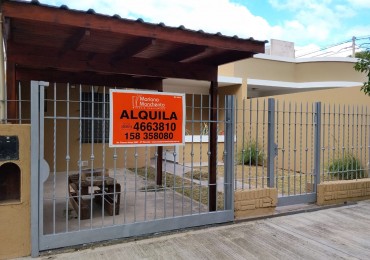 ROSEDAL, IMPECABLE VIVIENDA A UNA CUADRA DE RUTA 20.- 