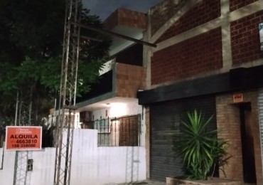 Sobre ruta 20 " Espectacular galpon" B° Villa Adela.- 