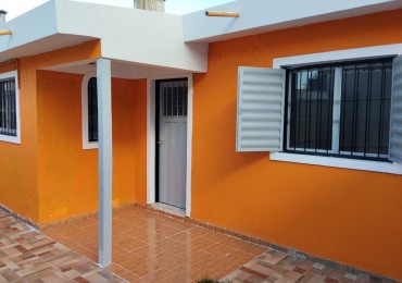 Villa Adela, hermoso departamento interno, ingreso compartido.- 