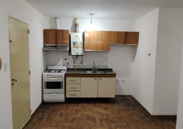 Los platanos departamento por escalera.-