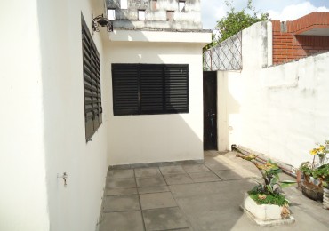 BARRIO ALTO ALBERDI, SE VENDE DEPARTAMENTO AMPLIO LUMINOSO CON PATIO