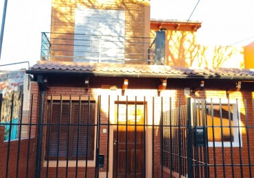 Bo Avenida, excelente departamento tipo duplex.-