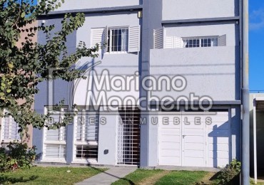 BARRIO UNIVERSITARIO DE HORIZONTE PRIMERA ETAPA, SE VENDE MODERNA CASA DE DISEÑO EN TRES PLANTAS