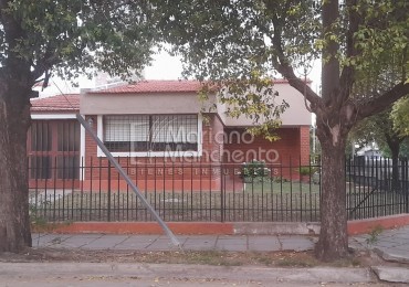 Se vende casa esquina en Barrio Rosedal Anexo